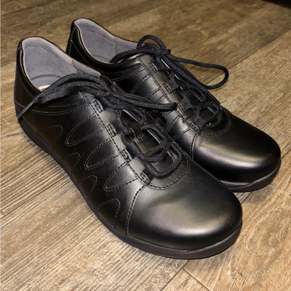 Women’s Black Lace Up Shoes Non-Slip Dansko